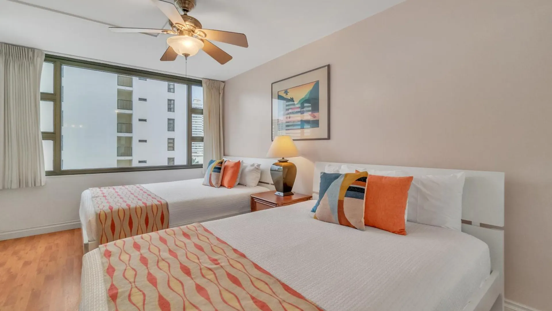 Waikiki Family Condo 1 Block From Beach With Full Kitchen, Pool, And Free Parking Honolulu ABD