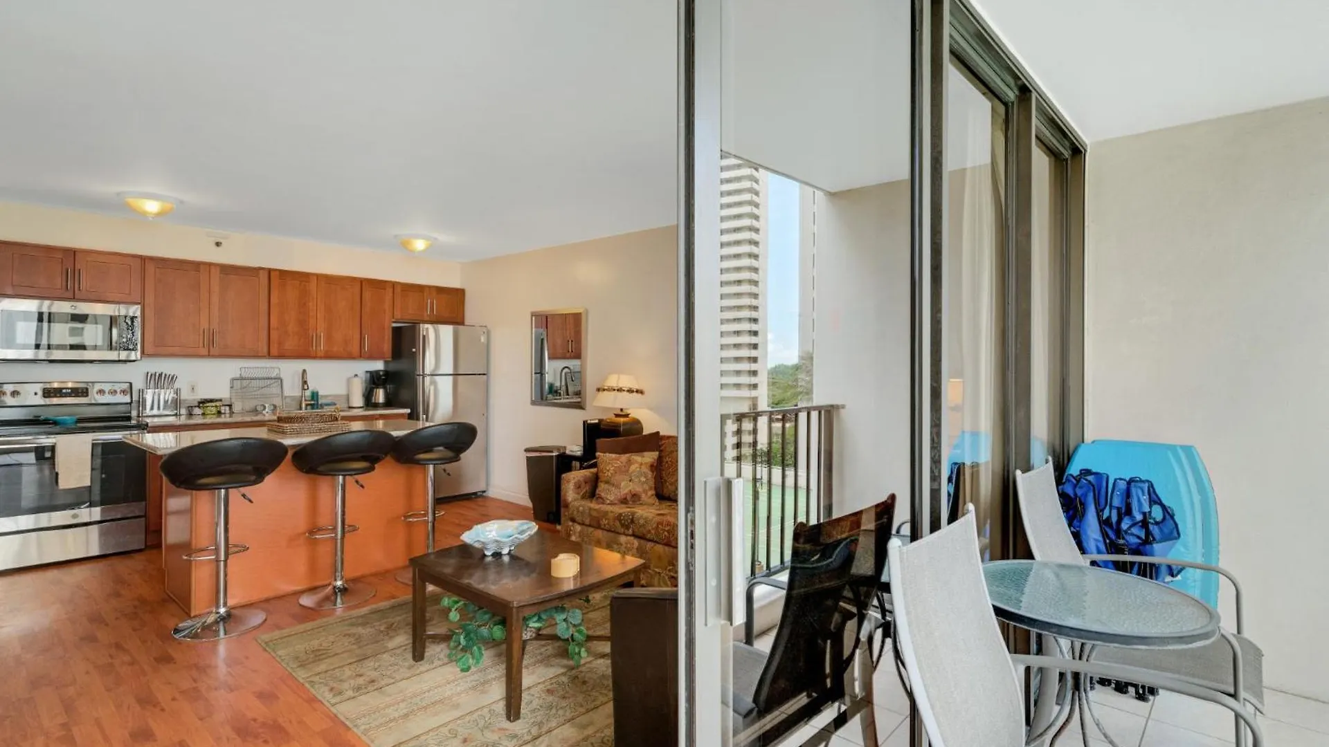 Daire Waikiki Family Condo 1 Block From Beach With Full Kitchen, Pool, And Free Parking Honolulu