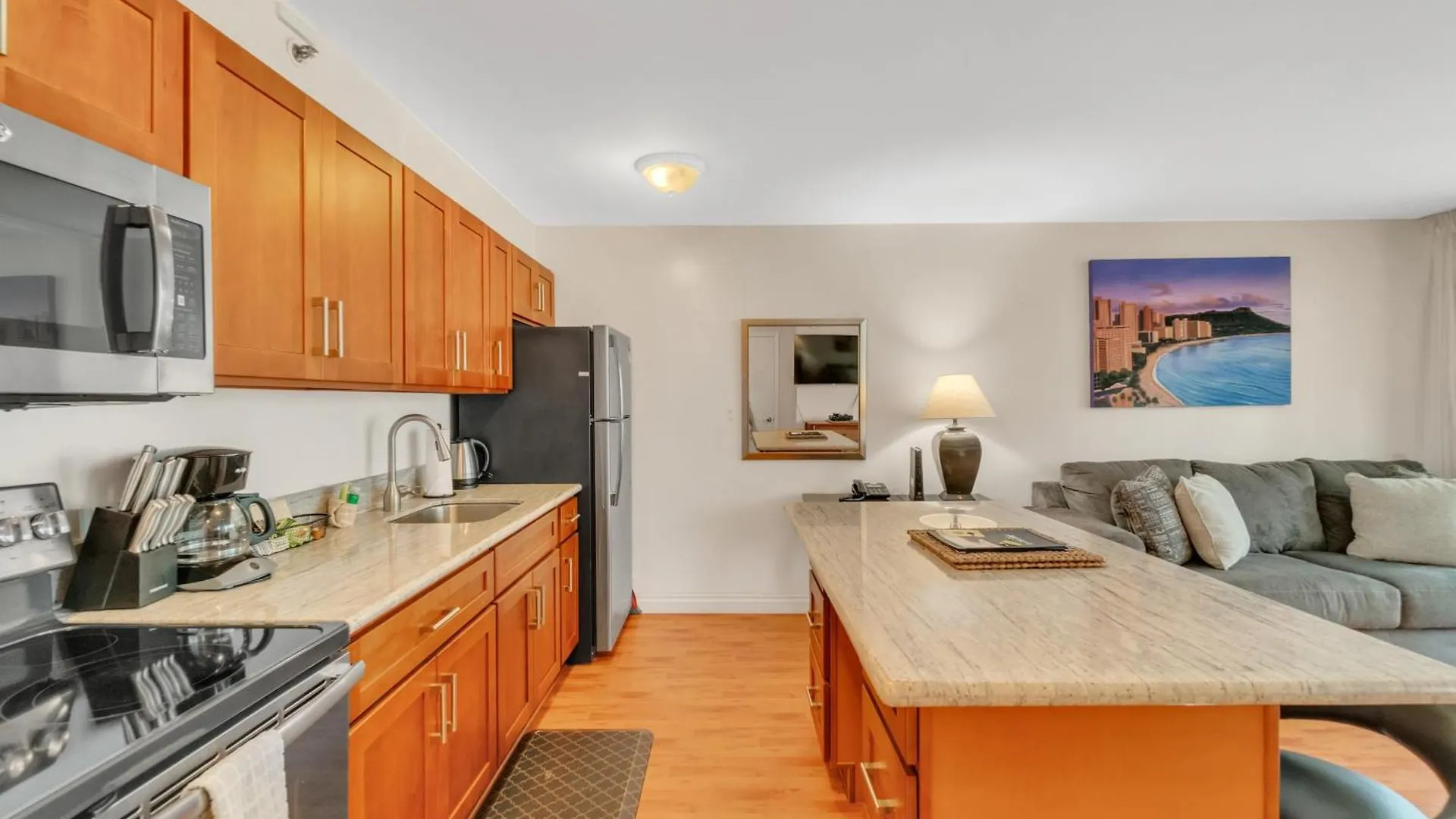 Waikiki Family Condo 1 Block From Beach With Full Kitchen, Pool, And Free Parking Honolulu ABD
