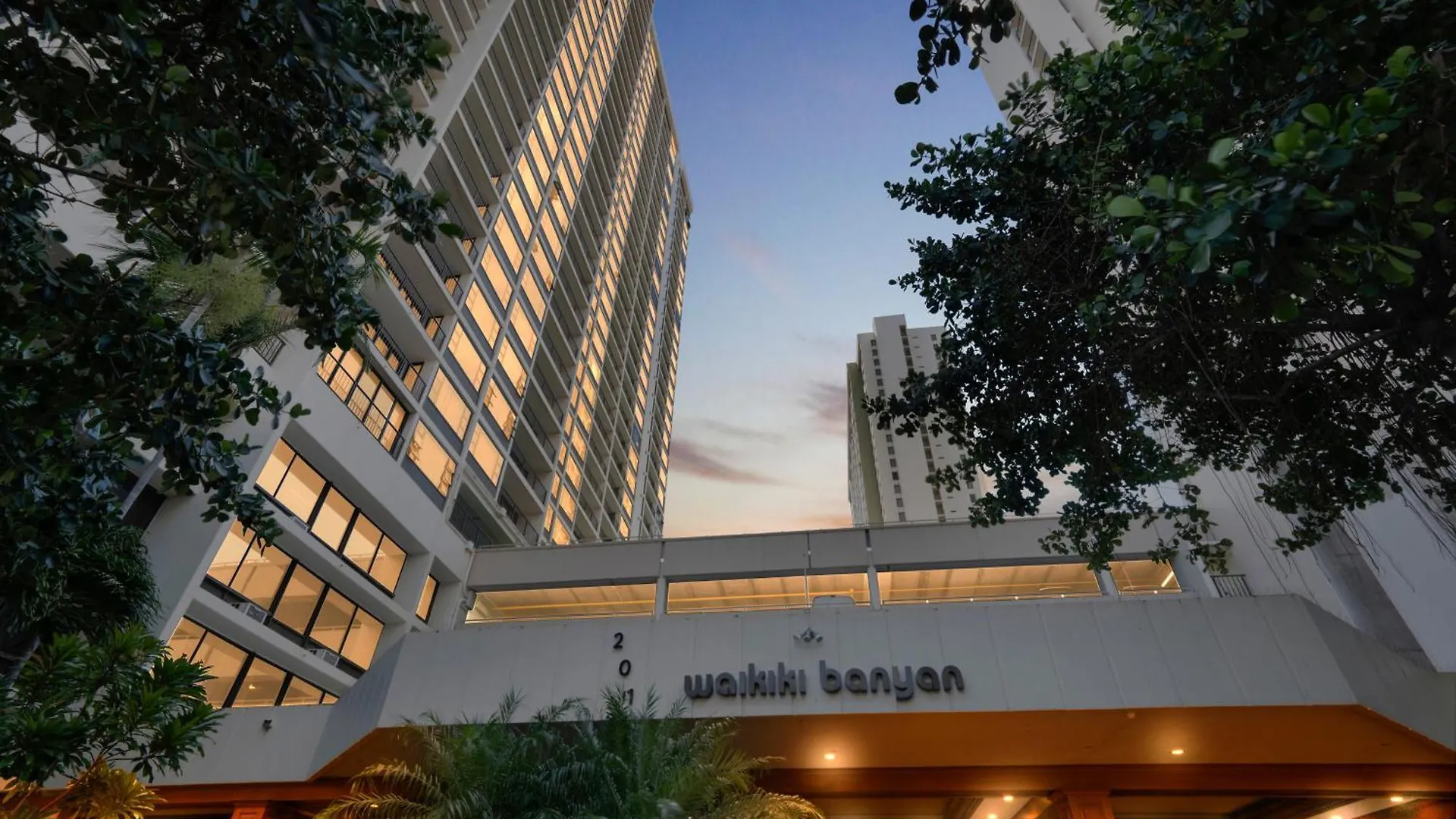 Waikiki Family Condo 1 Block From Beach With Full Kitchen, Pool, And Free Parking Honolulu 0*,  ABD