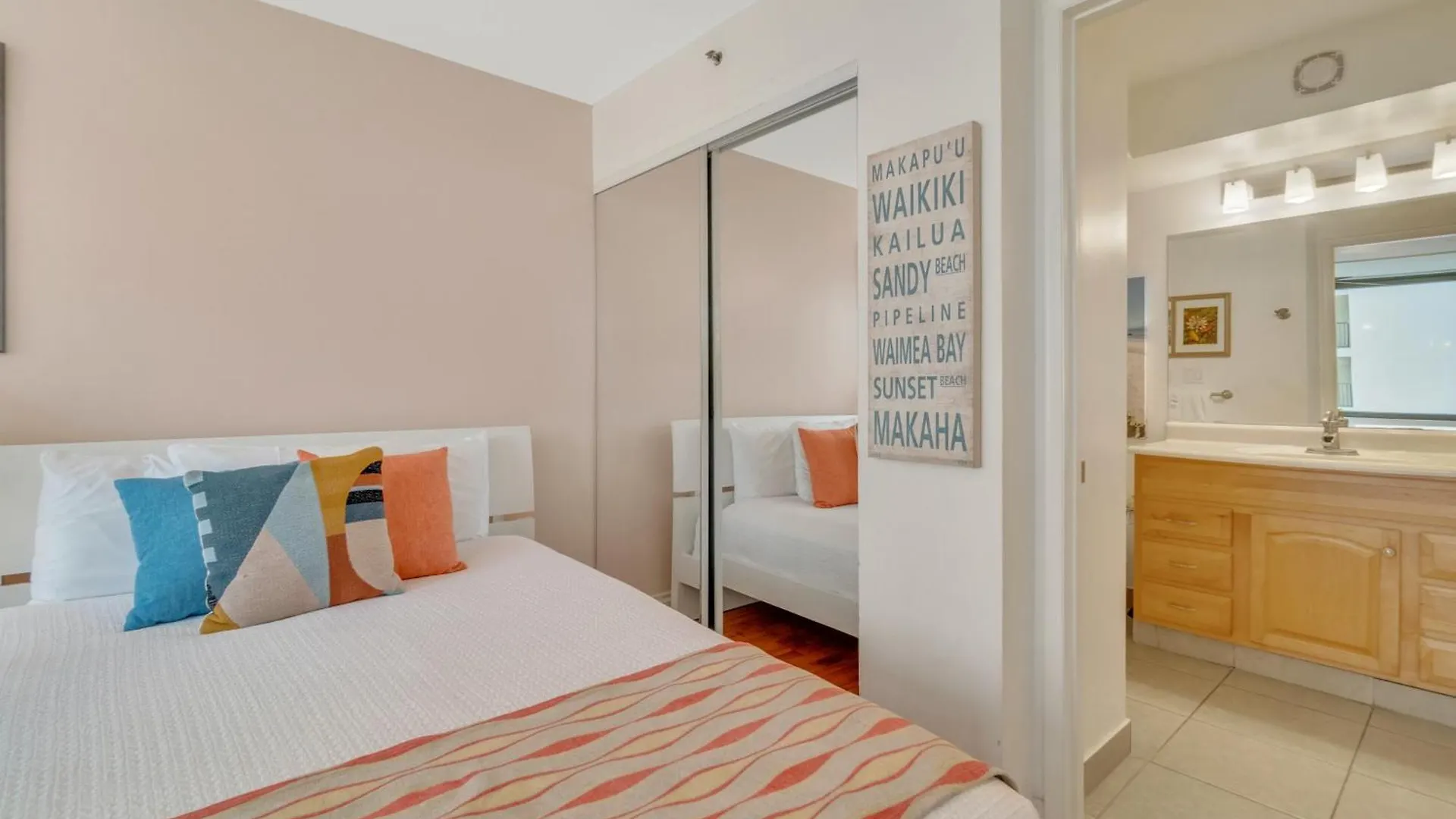 Daire Waikiki Family Condo 1 Block From Beach With Full Kitchen, Pool, And Free Parking Honolulu