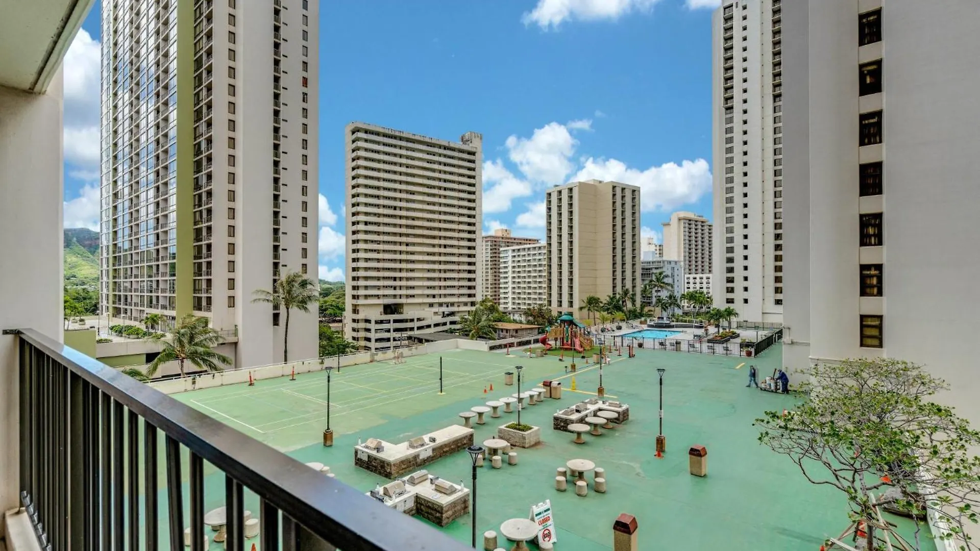 Daire Waikiki Family Condo 1 Block From Beach With Full Kitchen, Pool, And Free Parking Honolulu